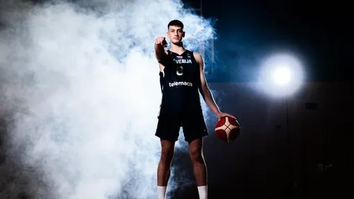 Urban Kroflič je nadarjeni najstnik, ki je že na pragu članske slovenske košarkarske reprezentance