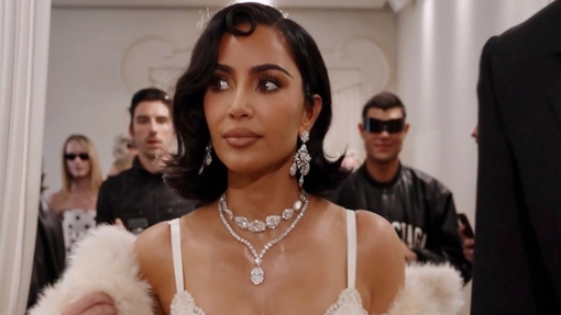 Kakšna blamaža! Ostre kritike na račun Kim Kardashian (VIDEO)