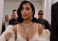 Kakšna blamaža! Ostre kritike na račun Kim Kardashian (VIDEO)