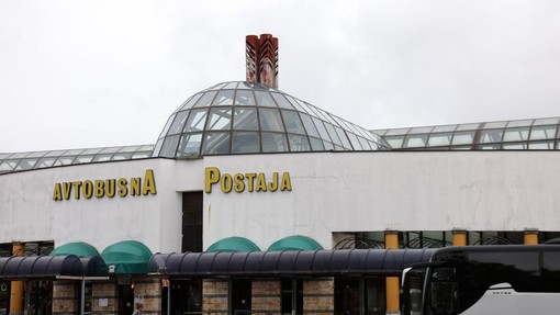 Drama na mariborski avtobusni postaji: 32-letnik povzročil pravi kraval, policija posredovala kar dvakrat
