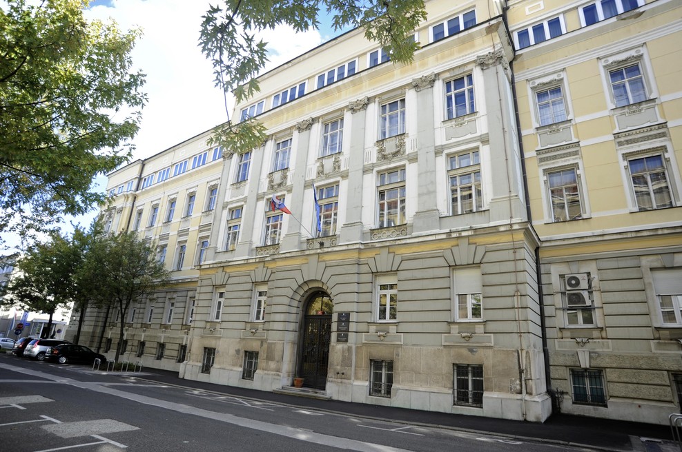 Smrt znanega novinarja: na sodišču v Mariboru odmevna odločitev, Ireno Tihec so premagale solze (foto: Miloš Vujinović/Bobo)