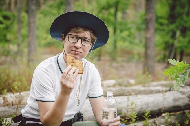 zenska gozd hrana toast voda