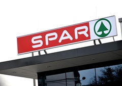 V Sparu je opazil nekaj, zaradi česar se mu je kar stemnilo pred očmi, svojega ogorčenja ni mogel skriti