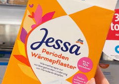 Trpite za bolečimi menstruacijami? V priljubljeni drogeriji smo našli nekaj, kar vam bo spremenilo življenje