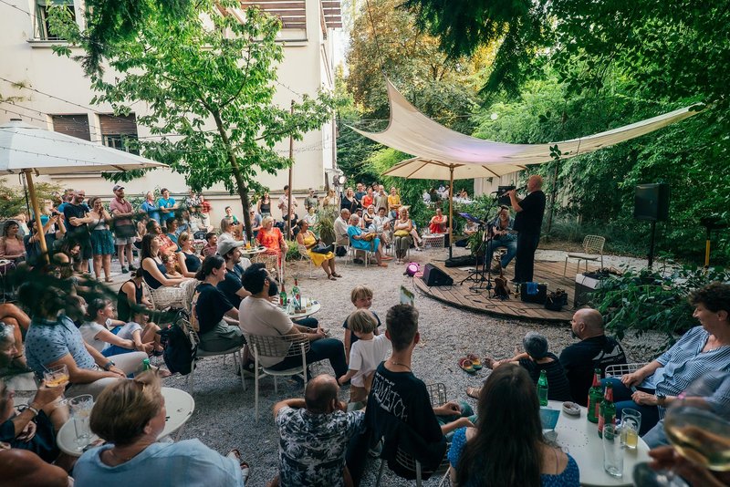 V zelenem ljubljanskem kotičku Vrt Lili Novy je poletje glasbeno zelo živahno