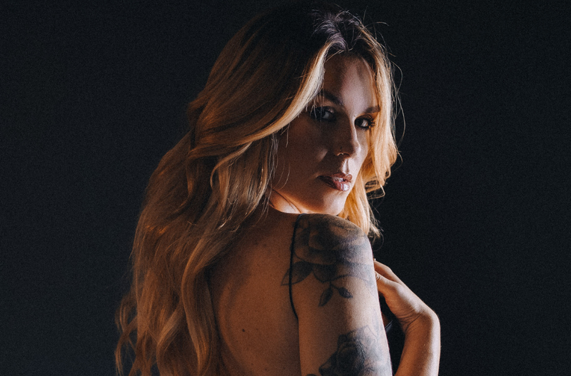 Nika Zorjan pesem videospot Lažnive oči