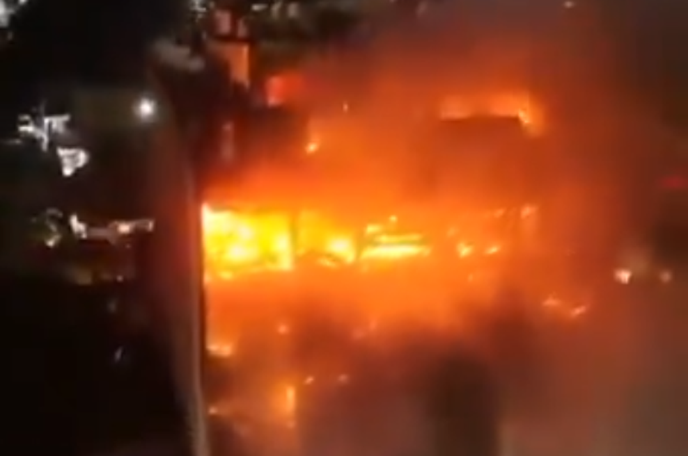 V nakupovalnem središču izbruhnil požar: umrlo več kot 60 ljudi (VIDEO) (foto: Twitter/Osint613/posnetek zaslona)