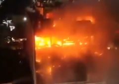 V nakupovalnem središču izbruhnil požar: umrlo več kot 60 ljudi (VIDEO)