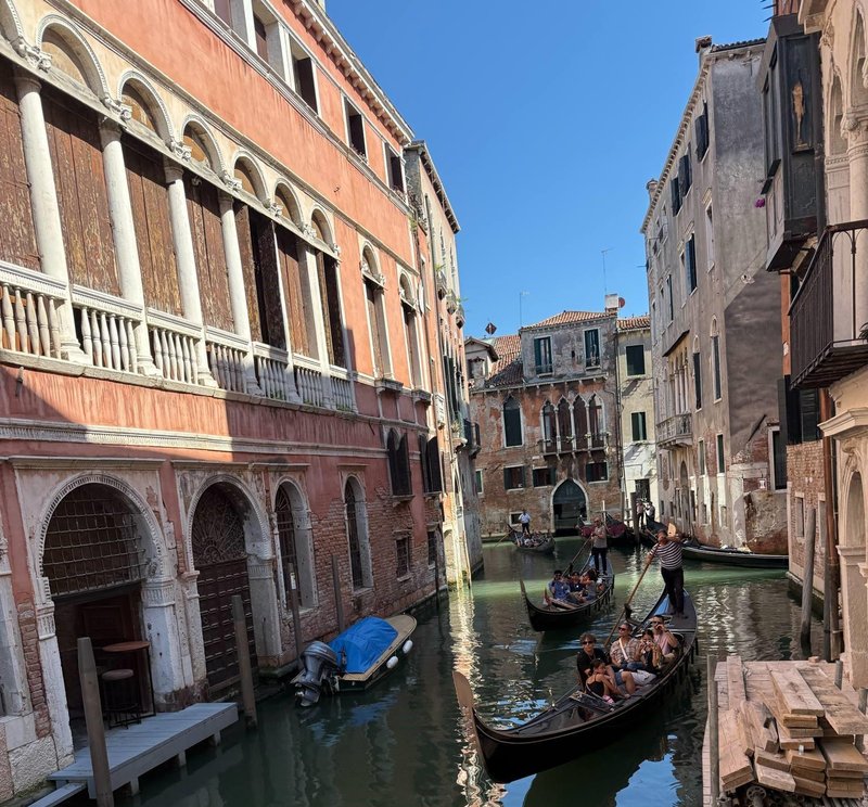 Benetke gondola gondole turisti