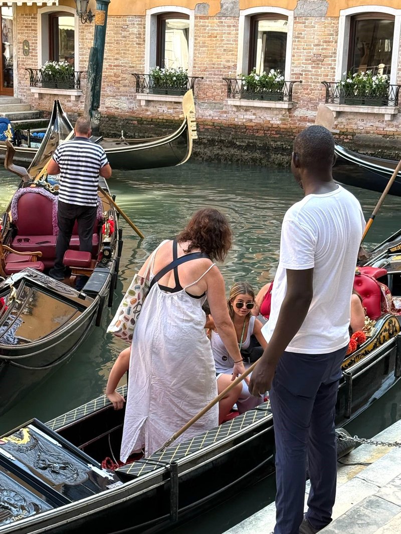 Benetke gondola gondole turisti