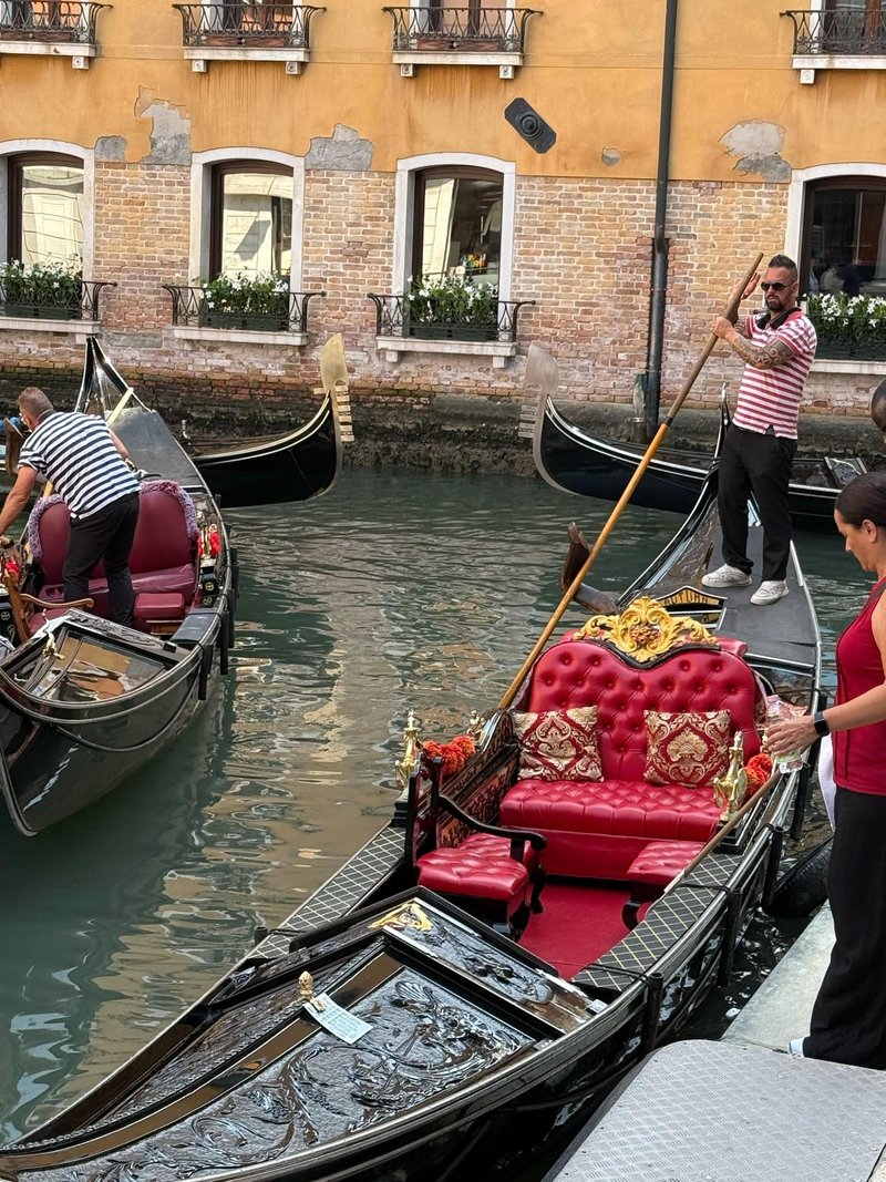 Benetke gondola gondole turisti