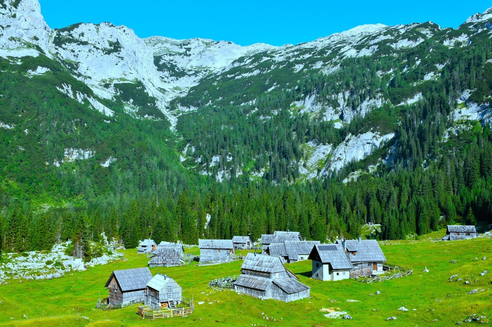 Vse več tujih obiskovalcev v naših gorah: Kaj to pomeni za prihodnost? (foto: Profimedia)