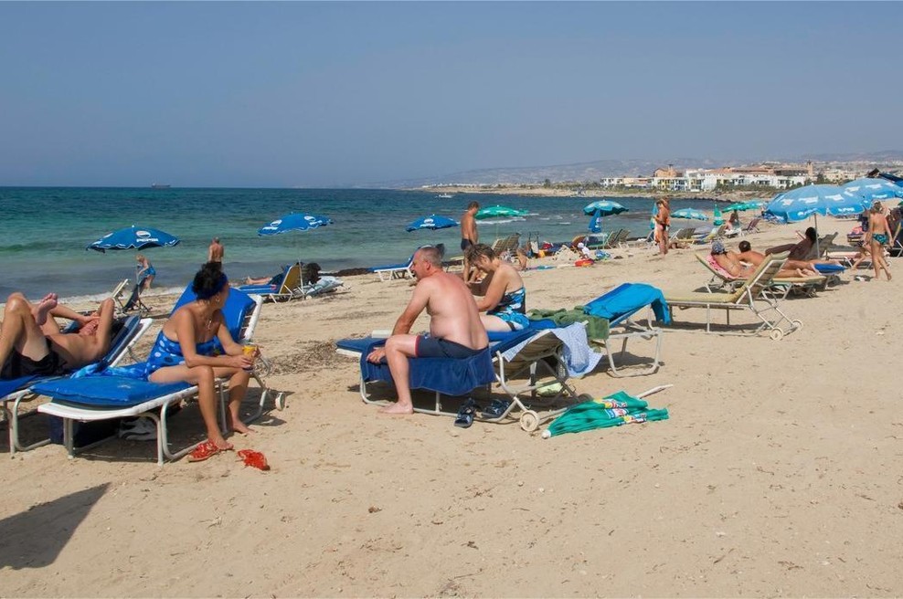 Razuzdano vedenje turistov preseglo vse meje, domačini vračajo udarec: "Turisti, oblecite se in utihnite!" (foto: Profimedia)