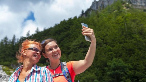 turistki selfie Slovenija gore