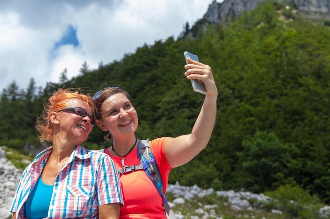 turistki selfie Slovenija gore