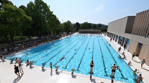 Odirajo nas na vsakem koraku: vstopnina na ljubljanskem kopališču že tako draga, meščanom pa gre v nos, da mastno računajo še to ...