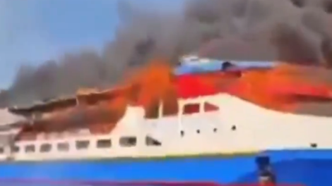 Na trajektu izbruhnil požar: umrlo pet ljudi, več jih je poskakalo v morje (VIDEO)