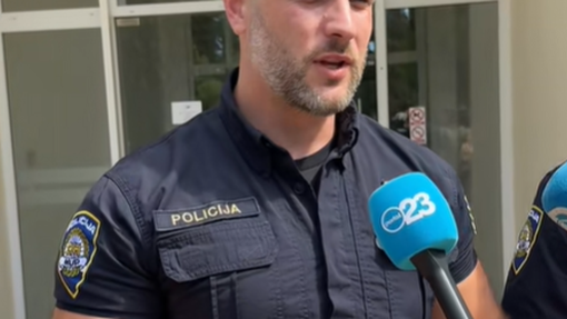 Hrvaški policist popolnoma obnorel ženske: "Ne morem ga nehati gledati" (VIDEO)