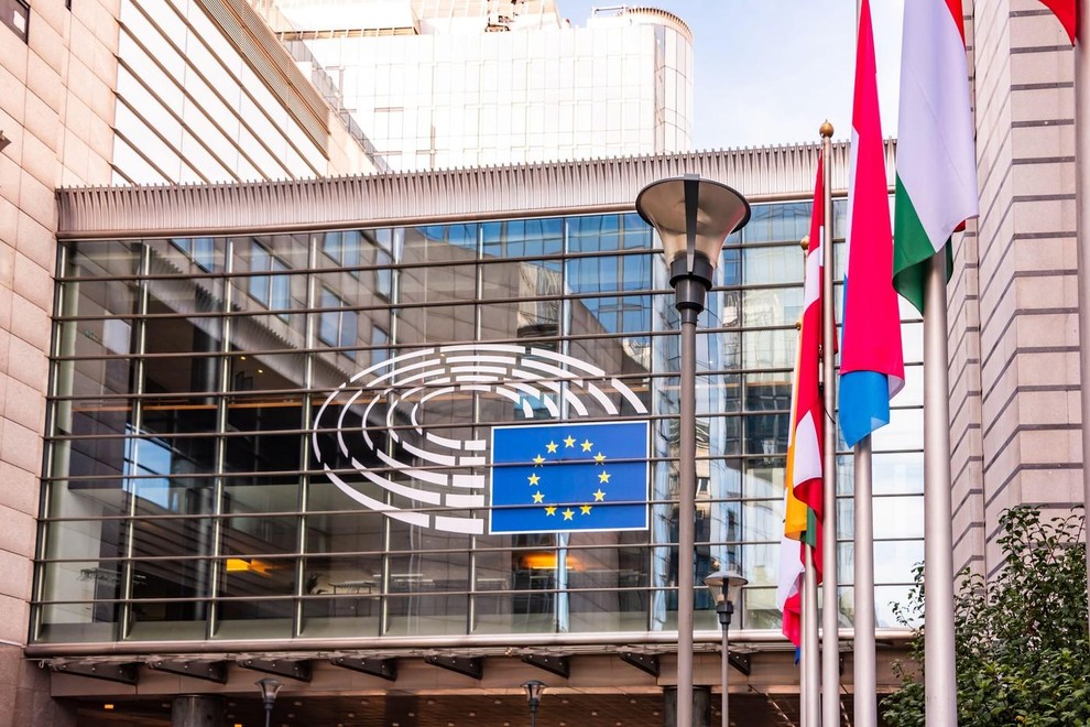 Evropska komisija pripravlja novo zakonodajo, s katero bi rada ljudi prisilila v nekaj, česar dejansko nočejo