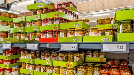Kupujemo z zaupanjem, dobimo ponaredek. Slovenci razkrili, kaj jih najbolj skrbi