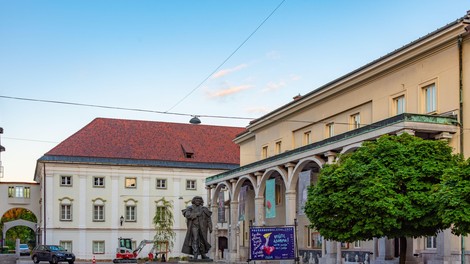 Nina Valič: "Gledališče ne sme podlegati pastem komercializacije"