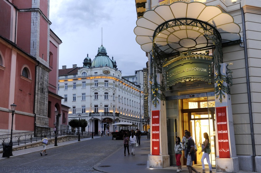 "Zakaj so cene hotelov v Ljubljani tako nerazumne?" Turist razburil domačine, odgovori pustili odprtih ust (foto: Žiga Živulovič jr./Bobo)