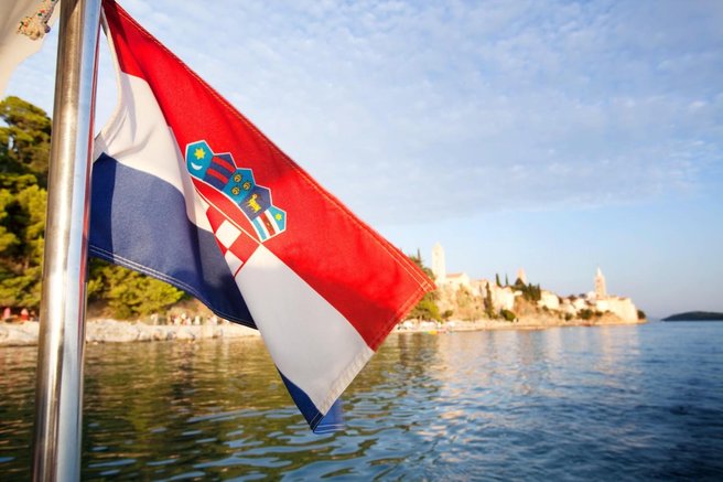 HRvaška zastava turizem morje Jadran Jadransko morje Slovenija turisti