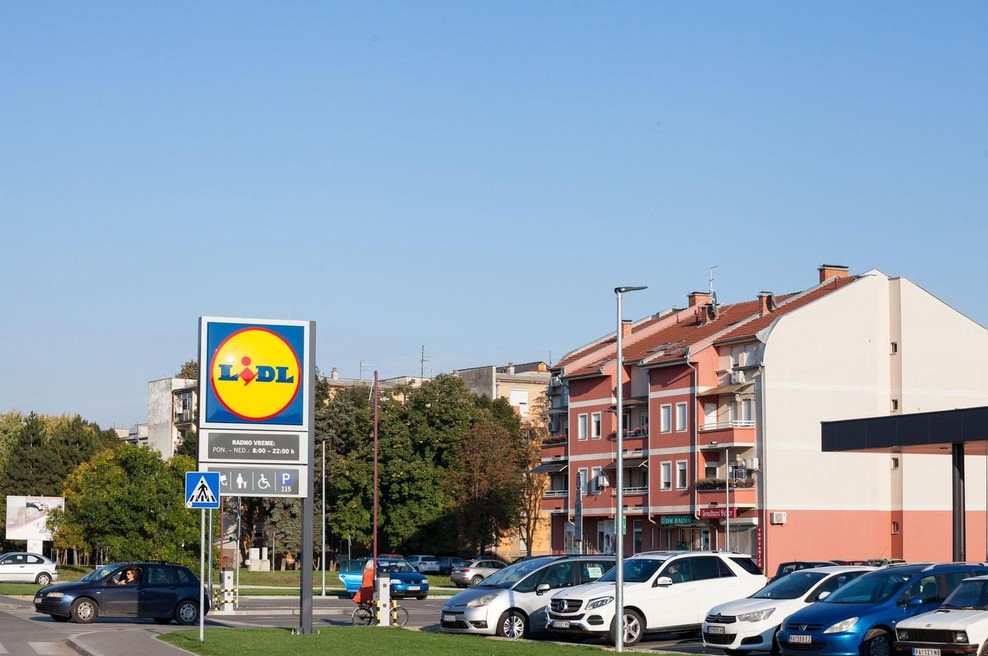 Šok v Lidlu! Ženska izgubila 4 evre, moški jih je pobral in jih ni želel vrniti: kar je sledilo, je osupnilo vse (foto: Profimedia)