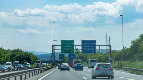 Slovenske ceste skozi leta: 20 let najhujših prometnih nesreč