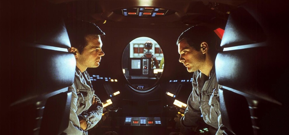 2001: Odiseja v vesolju 2001: Odiseja v vesolju je kultni znanstvenofantastični film iz leta 1968, ki ga je režiral Stanley …