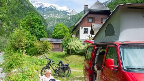 turistka avto Dolina Soce