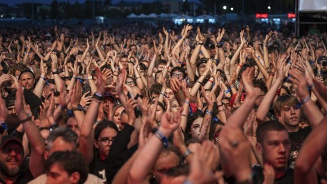 glasba koncert oasis smrt policija moški