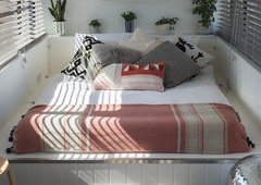 Mikrobiologinja razkrila: tako pogosto bi morali prati posteljnino