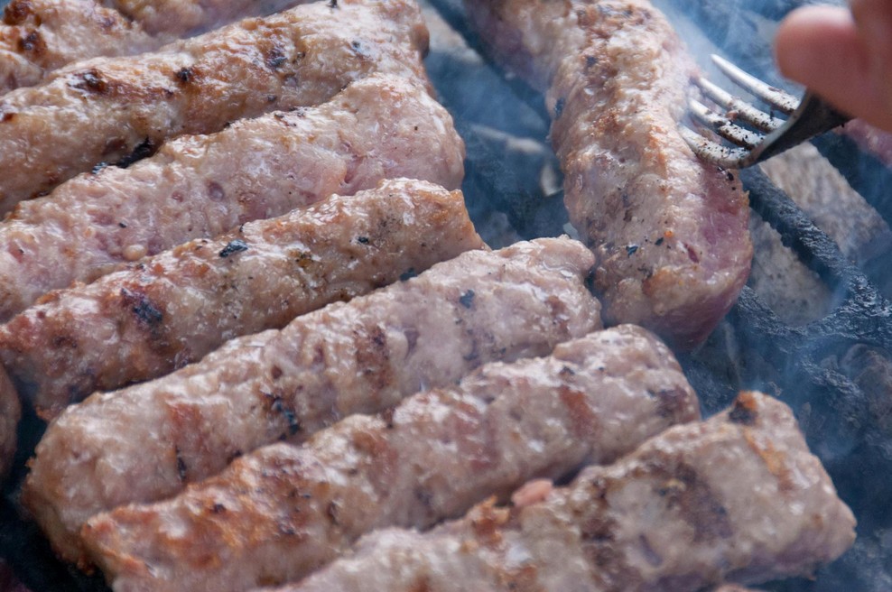 Priljubljeni ponudnik čevapčičev razkril kruto resnico o mesu, ki ga kupuje: "Kam gre to vse skupaj?" (foto: Profimedia)