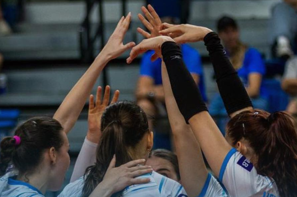 Nedopustno, kaj si je privoščil slovenski evroposlanec: vsa država je ponosna na naše športnice, on pa ... (foto: Facebook/Odbojkarska zveza Slovenije)