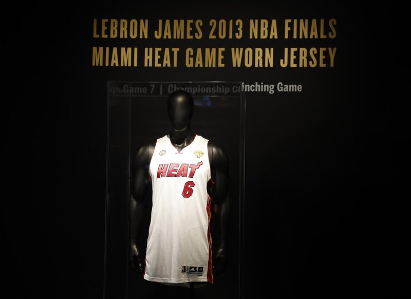LeBron James, dres