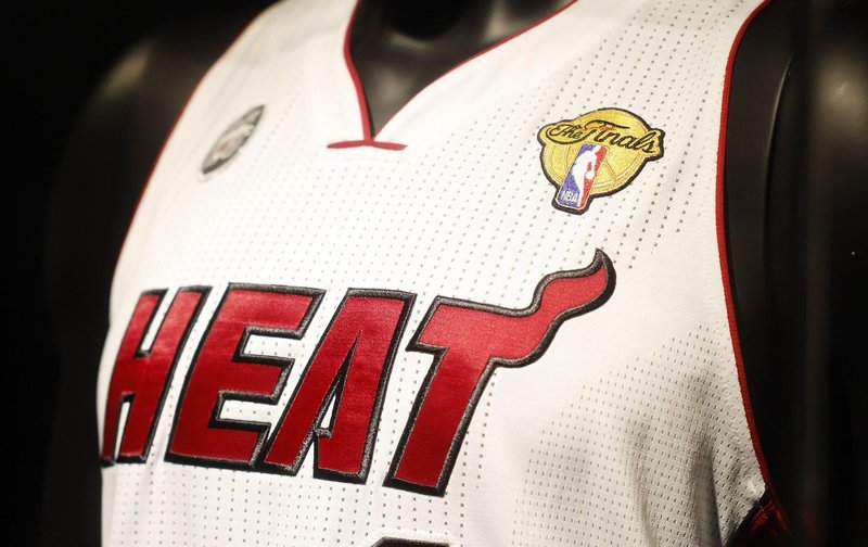 LeBron James, dres