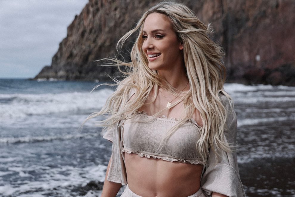 Ines Erbus pesem videospot Sekunde