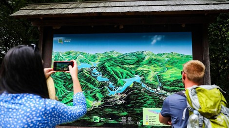 Plitvice Plitviska jezera turisti Hrvaska