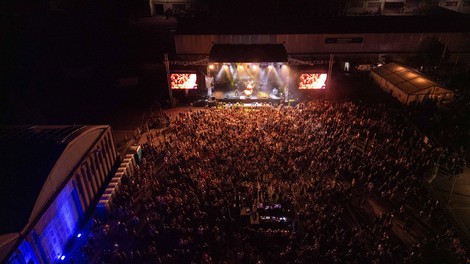 Nočna izmena glasbeni spektakel koncert