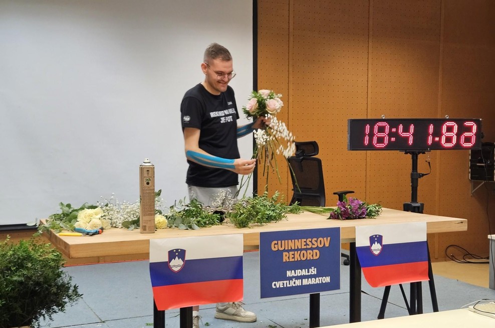 Guinnessov rekord, šopki in dobrodelnost: ko cvetje govori več kot besede (foto: Vesna Pušnik Brezovnik/STA)