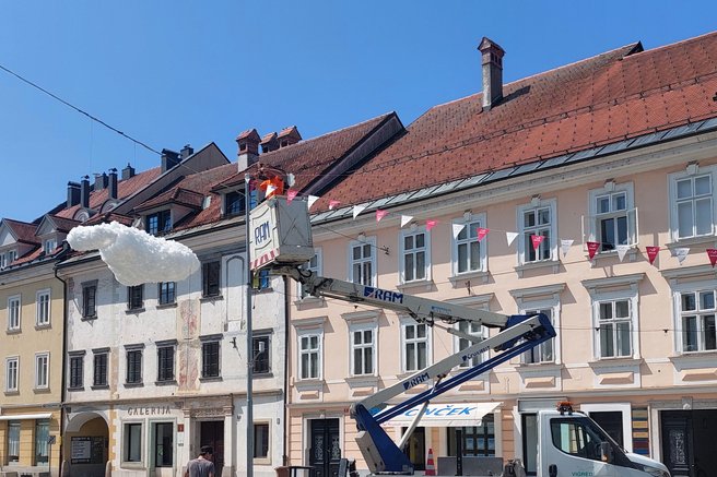 V slovenskem mestu postavili vodni oblak: a to je šele začetek