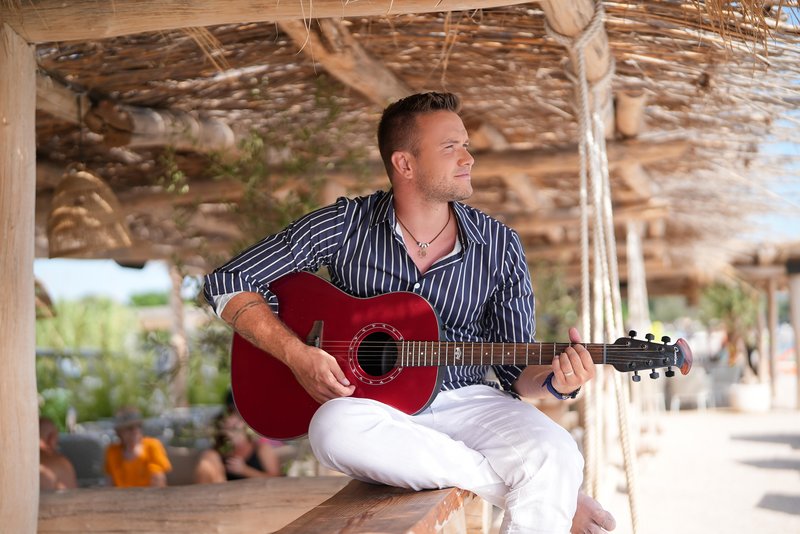 Luka Basi pesem videospot Konoba