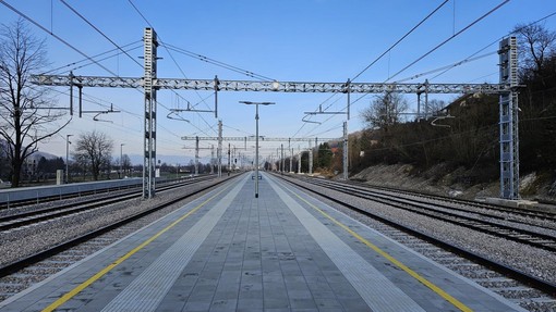 Nesreča vlaka v Sloveniji: škoda presega milijon evrov, vzrok še vedno neznan