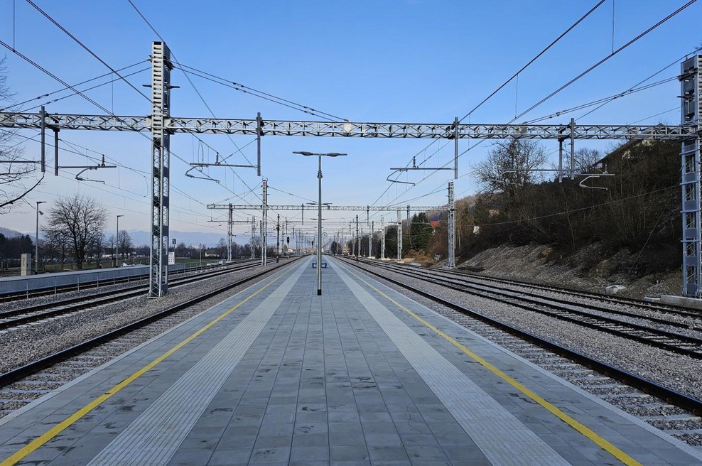 Nesreča vlaka v Sloveniji: škoda presega milijon evrov, vzrok še vedno neznan (foto: STA)