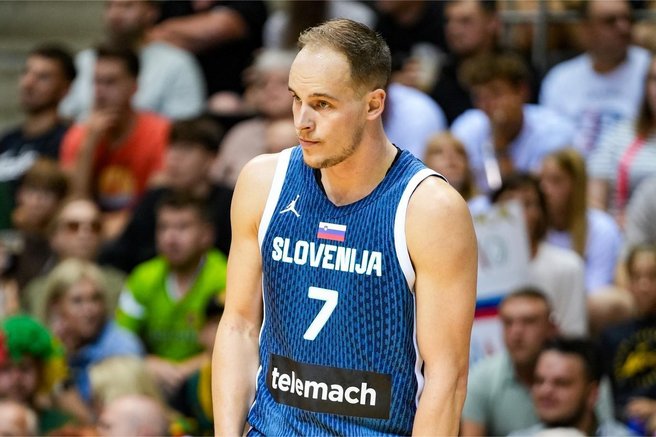 Slovenski košarkarji brez Dončića popolnoma nemočni: visok poraz proti Litvi