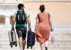 Gostoljubnim Grkom je prekipelo: teh turistov ne morejo več gledati, želijo, da grejo čimprej domov