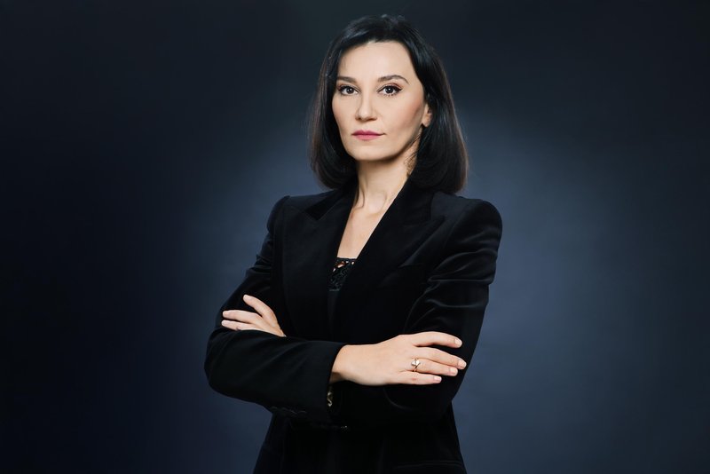 Srbski novinarji so ustrahovani in nadlegovani: "Prejela je grožnjo, da ji bodo ubili otroka"