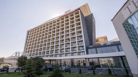 Napaka ali namerno dejanje? V hotelu s petimi zvezdicami so 47 turistom v smeti vrgli potne liste