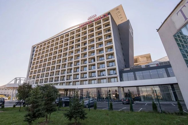 Napaka ali namerno dejanje? V hotelu s petimi zvezdicami so 47 turistom v smeti vrgli potne liste